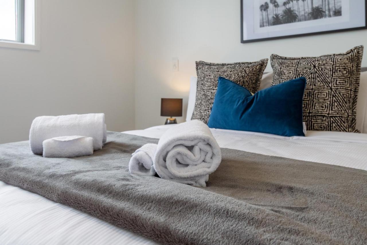 Upper Riccarton Dream - 2 Bed 2 Bath W/Carpark Lejlighed Christchurch Eksteriør billede