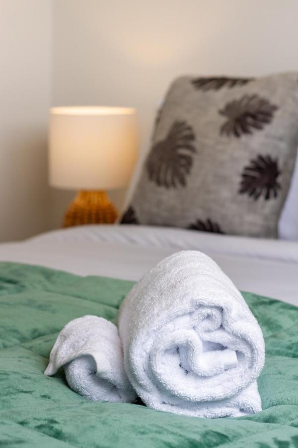 Upper Riccarton Dream - 2 Bed 2 Bath W/Carpark Lejlighed Christchurch Eksteriør billede
