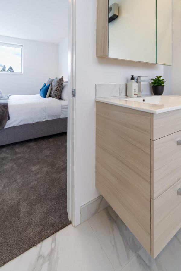 Upper Riccarton Dream - 2 Bed 2 Bath W/Carpark Lejlighed Christchurch Eksteriør billede