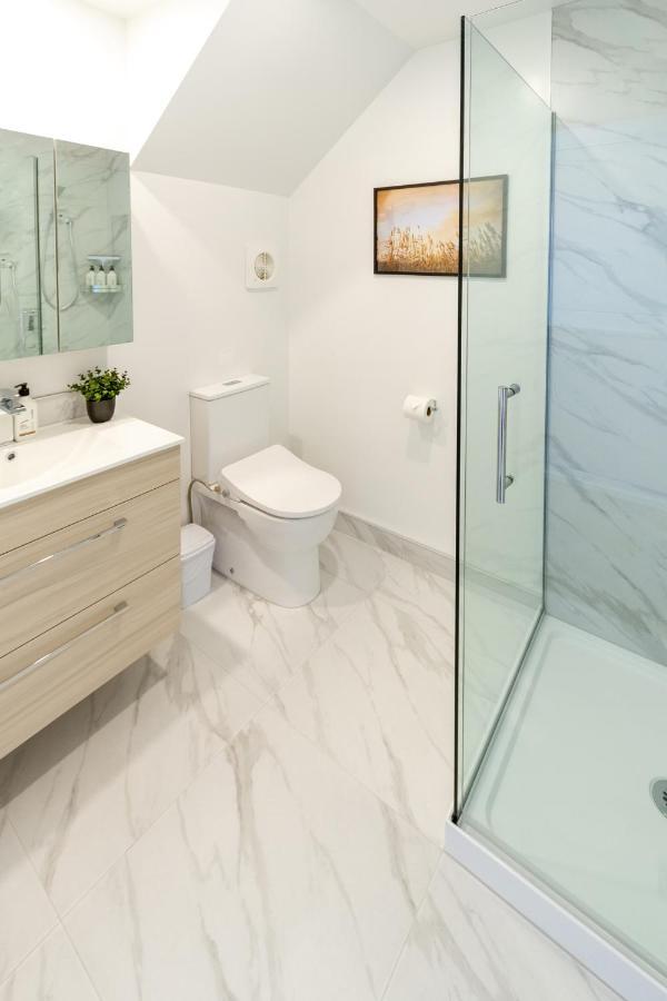 Upper Riccarton Dream - 2 Bed 2 Bath W/Carpark Lejlighed Christchurch Eksteriør billede